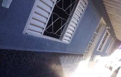 Imagem: A casa possui 1 Dormitório, 1 Banheiro e está localizado