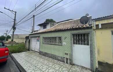 Imagem: A casa possui 1 Dormitório, 1 Banheiro, 1 Vaga na garagem e