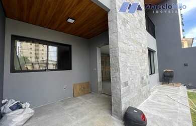 Imagem: A casa possui 4 Dormitórios, 4 Banheiros, 2 Vagas na garagem