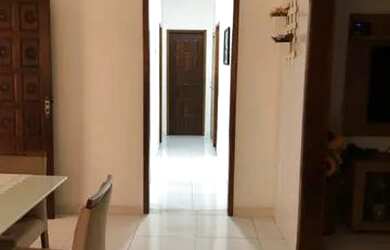 Imagem: A casa possui 2 Dormitórios, 2 Banheiros, 2 Vagas na garagem