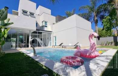 Imagem: A casa em condomínio possui 4 Dormitórios, 5 Banheiros, 4