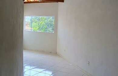 Imagem: A casa possui 3 Dormitórios, 2 Banheiros e está localizado