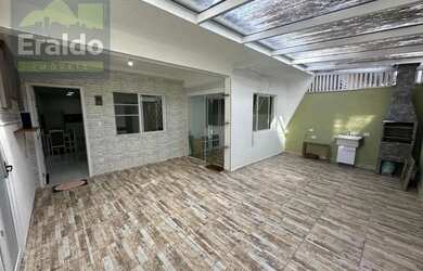 Imagem: A casa possui 2 Dormitórios, 1 Banheiro, 1 Vaga na garagem