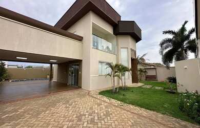 Imagem 2: Sobrado com 4 Quartos, Piscina e Churrasqueira na 407 Sul