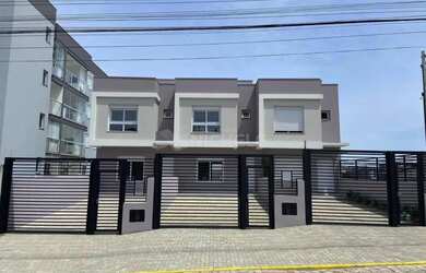 Imagem: A casa possui 3 Dormitórios, 2 Banheiros, 2 Vagas na garagem