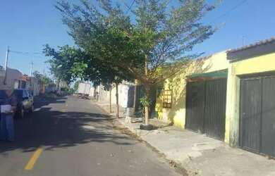 Imagem: A casa possui 2 Dormitórios, 1 Banheiro, 141m² de Área e