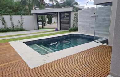 Imagem: A casa em condomínio possui 4 Dormitórios, 5 Banheiros, 4