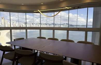 Imagem: O apartamento possui 4 Dormitórios, 5 Banheiros, 4 Vagas na