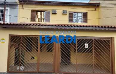 Imagem: A casa possui 4 Dormitórios, 3 Banheiros, 2 Vagas na garagem