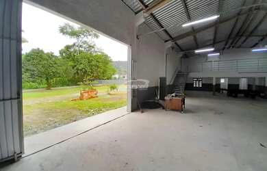 Imagem 5: Galpão industrial com pé-direito alto disponível para locação no...