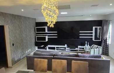 Imagem: A casa em condomínio possui 4 Dormitórios, 5 Banheiros, 2