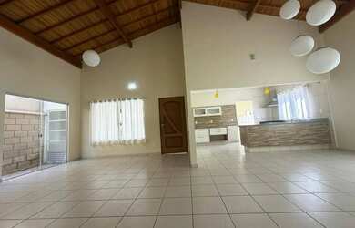 Imagem: A casa em condomínio possui 3 Dormitórios, 4 Banheiros, 4