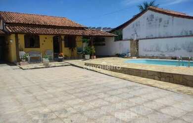 Imagem: A casa possui 2 Dormitórios, 1 Banheiro, 4 Vagas na garagem