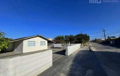 Imagem: A casa possui 2 Dormitórios, 1 Banheiro, 105m² de Área e