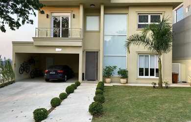 Imagem: A casa em condomínio possui 4 Dormitórios, 5 Banheiros, 4