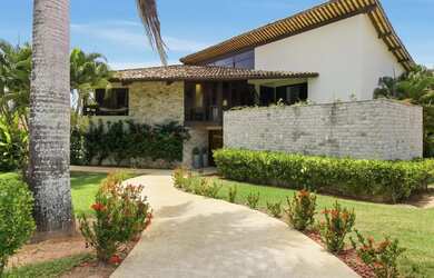 Imagem: A casa em condomínio possui 5 Dormitórios, 4 Banheiros, 2