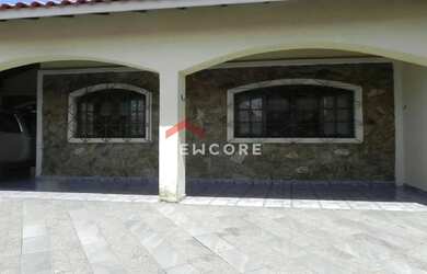 Imagem: A casa possui 4 Dormitórios, 4 Banheiros, 3 Vagas na garagem