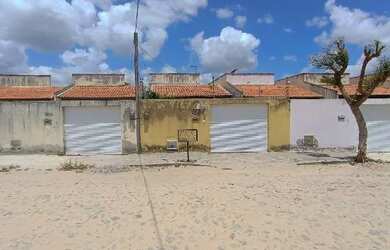 Imagem: A casa possui 2 Dormitórios, 1 Banheiro, 1 Vaga na garagem