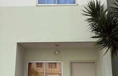 Imagem: A casa em condomínio possui 3 Dormitórios, 2 Banheiros, 1