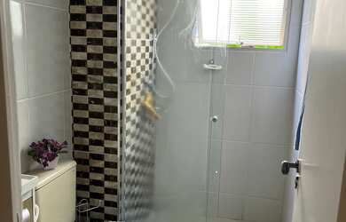 Imagem: O apartamento possui 2 Dormitórios, 1 Banheiro, 1 Vaga na garagem