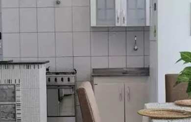 Imagem: O apartamento possui 2 Dormitórios, 1 Banheiro, 1 Vaga na garagem