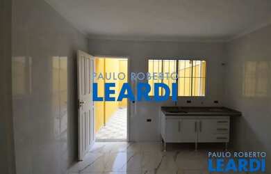 Imagem: A casa possui 2 Dormitórios, 2 Banheiros, 2 Vagas na garagem