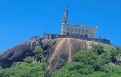 Imagem: A casa possui 1 Dormitório e 1 Banheiro e está localizado