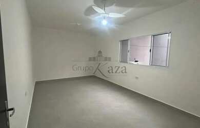 Imagem: A casa possui 2 Dormitórios, 1 Banheiro, 4 Vagas na garagem