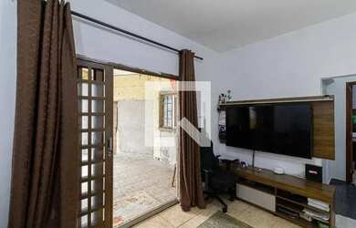 Imagem: A casa possui 4 Dormitórios, 3 Banheiros, 3 Vagas na garagem