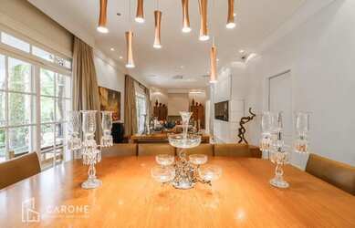 Imagem: A casa possui 5 Dormitórios, 5 Banheiros, 5 Vagas na garagem