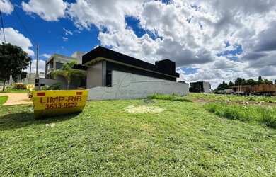 Imagem: O terreno possui 250m² de Área, Imóvel novo e está localizado