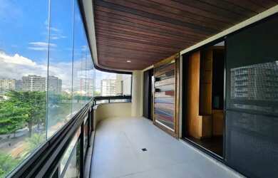 Imagem: O apartamento possui 4 Dormitórios, 3 Banheiros, 2 Vagas na