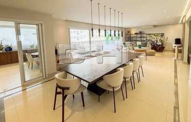 Imagem: O apartamento possui 4 Dormitórios, 5 Banheiros, 4 Vagas na