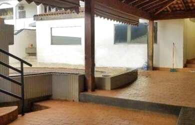 Imagem: O depósito possui 3 Vagas na garagem, 754m² de Área e está