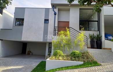 Imagem: A casa em condomínio possui 3 Dormitórios, 4 Banheiros, 4