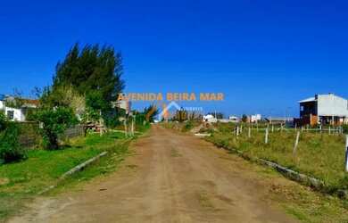 Imagem: O terreno possui 300m² de Área e está localizado em Balneário