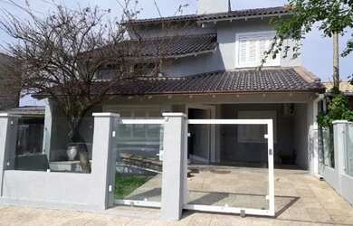 Imagem: A casa possui 3 Dormitórios, 2 Vagas na garagem e está localizado