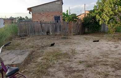 Imagem: A casa possui 1 Dormitório, 1 Banheiro, 1 Vaga na garagem