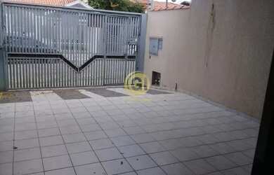 Imagem: A casa possui 3 Dormitórios, 3 Banheiros, 2 Vagas na garagem