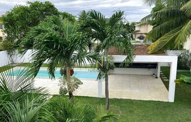 Imagem: A casa possui 4 Dormitórios, 2 Banheiros, 3 Vagas na garagem