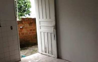 Imagem: A casa possui 2 Dormitórios e 1 Banheiro e está localizado