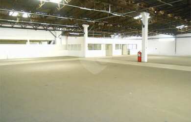 Imagem: O depósito possui 5 Vagas na garagem, 11.578m² de Área e