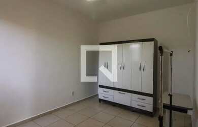 Imagem: O apartamento possui 1 Dormitório, 1 Banheiro, 1 Vaga na garagem