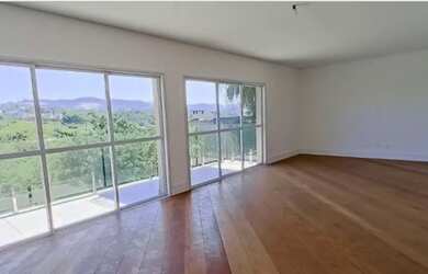 Imagem: A casa em condomínio possui 4 Dormitórios, 5 Banheiros, 4