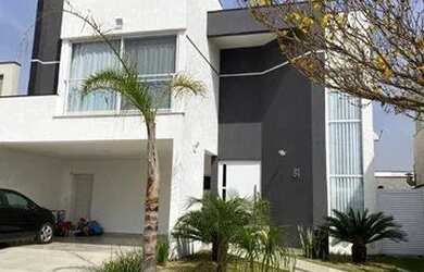 Imagem: A casa em condomínio possui 4 Dormitórios, 2 Banheiros, 4