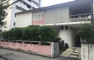 Imagem: O apartamento possui 4 Dormitórios, 5 Banheiros, 700m² de