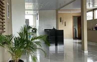 Imagem: A casa possui 3 Dormitórios, 3 Banheiros, 180m² de Área e