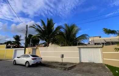 Imagem: A casa possui 3 Dormitórios, 3 Banheiros, 4 Vagas na garagem