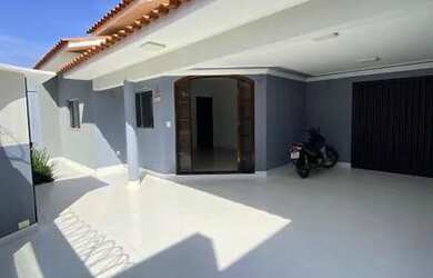 Imagem: A casa possui 2 Dormitórios, 2 Banheiros, 1 Vaga na garagem