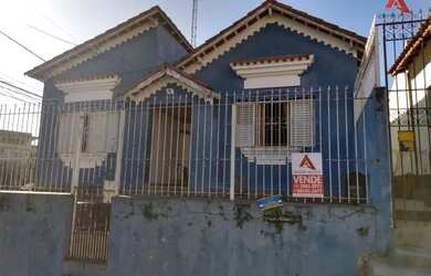 Imagem: A casa possui 3 Dormitórios, 2 Banheiros, 1 Vaga na garagem